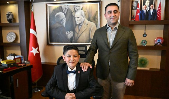 Başkan Kozay, makam koltuğunu çocuklara devretti