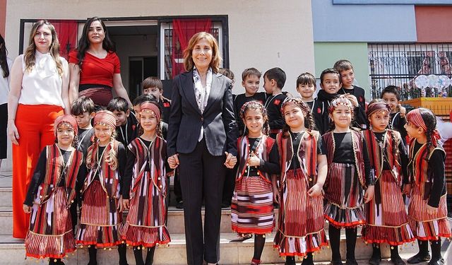 Başkan Tekin miniklerin 23 Nisan coşkusuna ortak oldu