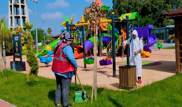 Ceyhan’ın parkları 23 Nisan’a ışıl ışıl hazırlandı