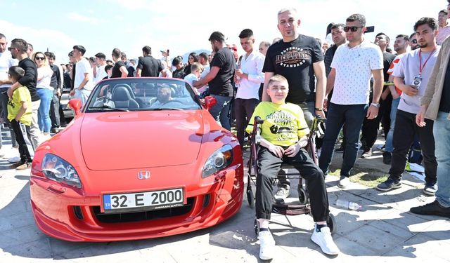 DMD kas hastası Görkem Efe'nin spor arabayla drift hayali gerçek oldu