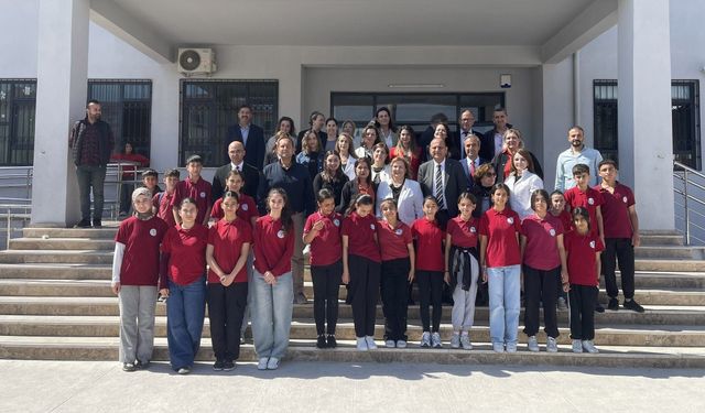 Depremde hayatını kaybeden Karadaş’ın ismi okul kütüphanesinde yaşatıldı