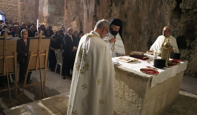 Hatay'da St. Pierre Kilisesi'nde Paskalya ayini düzenlendi