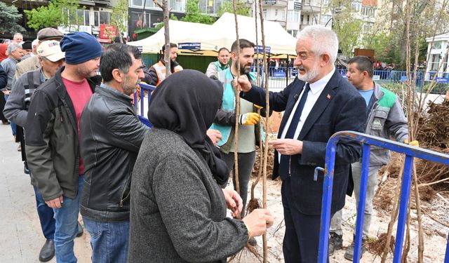 Isparta Belediyesi 55 bin meyve fidanı dağıttı