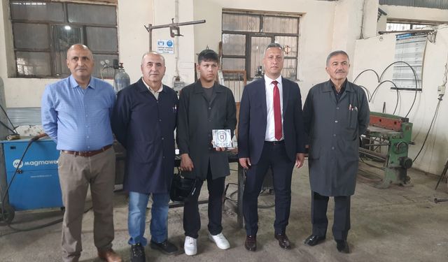 Kozanlı lise öğrencisi Türkiye Geneli Liseler Arası Kaynak Yarışması'nda birinci oldu