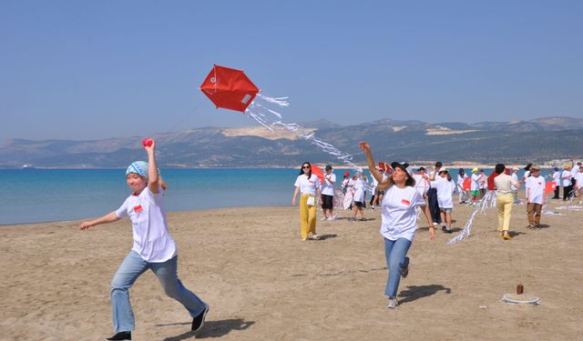 Mersin'de Türk ve Rus çocuklar uçurtma şenliğinde buluştu
