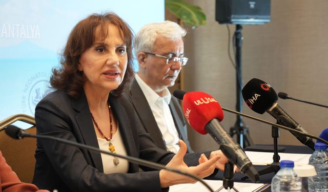 Prof. Dr. Koç'tan prematüre doğum uyarısı: "En iyi transfer anne karnında olandır"