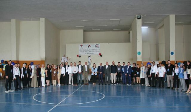Seyhan Sakarya Ortaokulu’nda bilimin ışığı parladı: TÜBİTAK 4006 Bilim Fuarı coşkusu