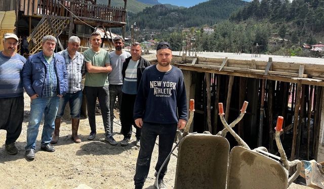 Yangında hasar alıp yıkılan ev imece usulü yapılmaya başlandı