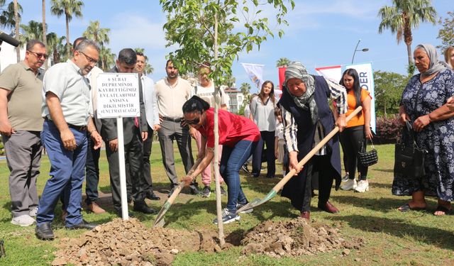 Hatay'da anneler depremlerde kaybettikleri çocukları anısına ağaç dikti