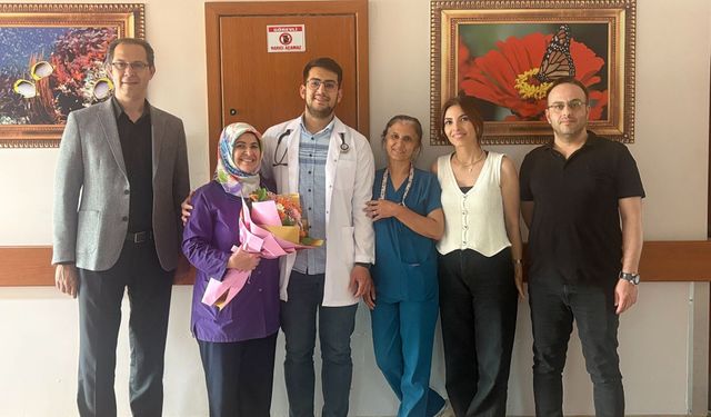 Doktor oğlundan hemşire anneye 'Anneler Günü' sürprizi
