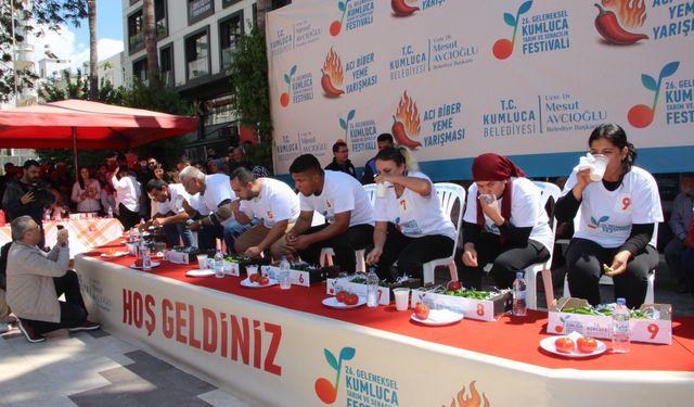 Acı biber yarışında 3 dakikada 398 gram acı biber yedi