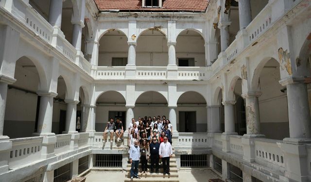 Adana Fen Lisesi mezunları tarihi okul binası için harekete geçti