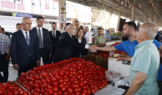 Adana Valisi Köşger’den pazarcı esnafına ziyaret