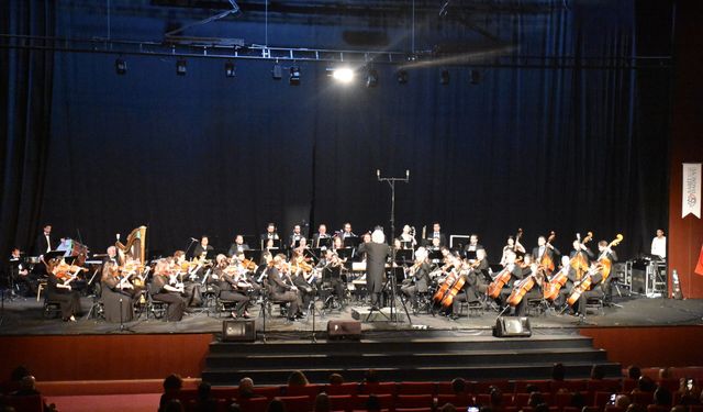 Adana'da "Beta Enerji Filarmoni Orkestrası" sanatseverlerle buluştu