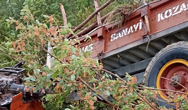 Adana'da devrilen traktörün sürücüsü hayatını kaybetti