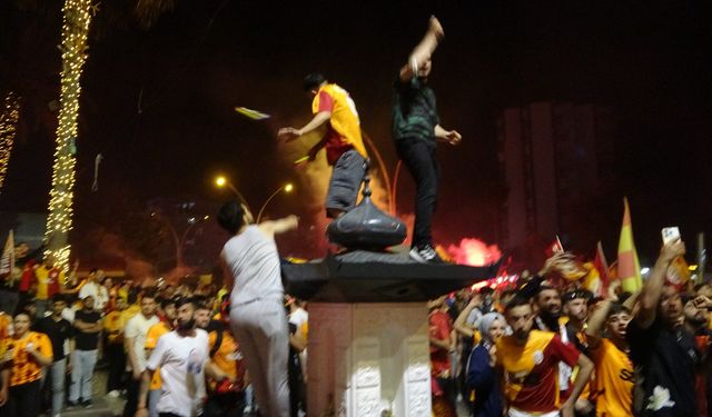 Adana'da şampiyonluk kutlamasında olay çıktı