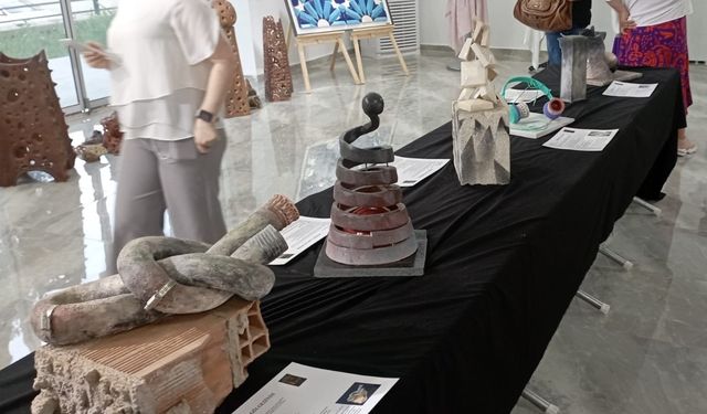 Adana'da seramik eserlerden oluşan "Ateşin Gölgesi" sergisi açıldı