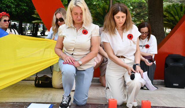 Adana'da yaşayan Ukraynalılar savaşlarda hayatını kaybedenleri andı