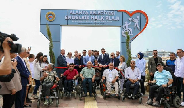 Alanya'da engelsiz halk plajı hizmete açıldı