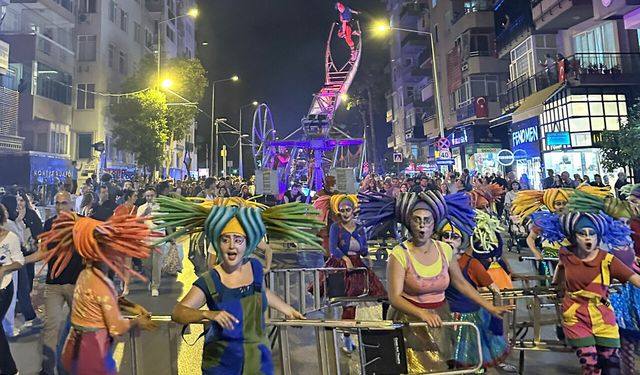 Antalya Tiyatro Festivali 'Sınırsız Renkler'le kapılarını açtı