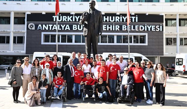 Antalya’da engelli bireylere anlamlı asker uğurlaması