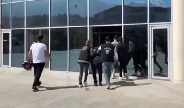 Arsuz’da plakası bantlı motosikletli tacizci tutuklandı