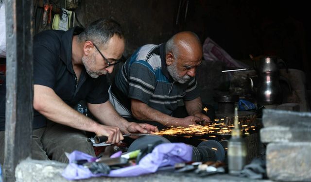 Asırlık tezgâhta kurban mesaisi: Bıçak ustaları taleplere yetişebilmeye çalışıyor