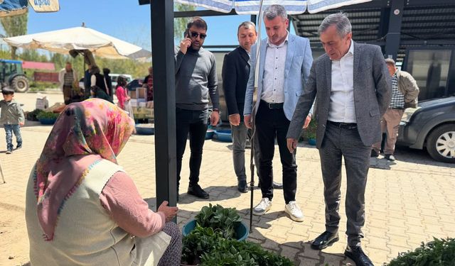 Başkan Aktürk, halk ile kucaklaştı