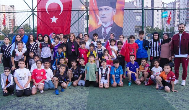 Başkan Tekin, spor okullu öğrencileri ve aileleriyle buluştu