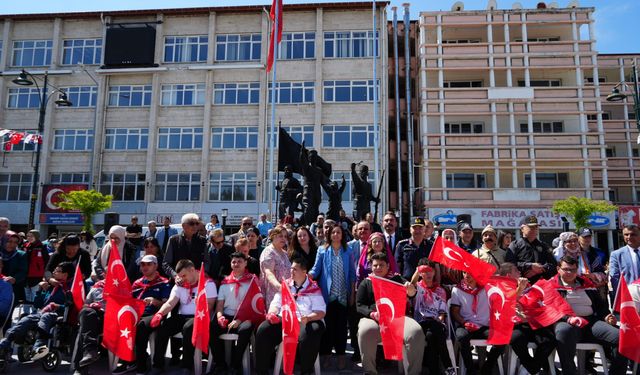 Burdur’da 14 engelli genç temsili askerlik görevi için kışlaya uğurlandı