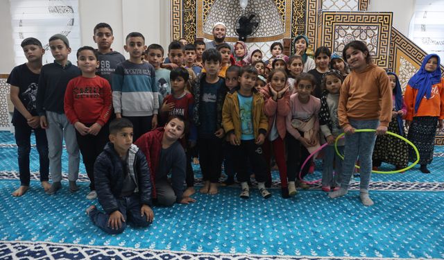 Camiyi çocuklara sevdiren imam, çocuk cemaati sayısını 4'den 100'e çıkarttı