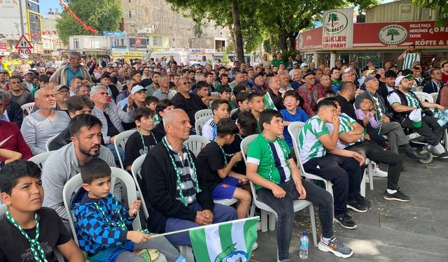 Futbolda 1. Lig'e yükselen Serik Belediyespor için ilçede kutlama yapıldı