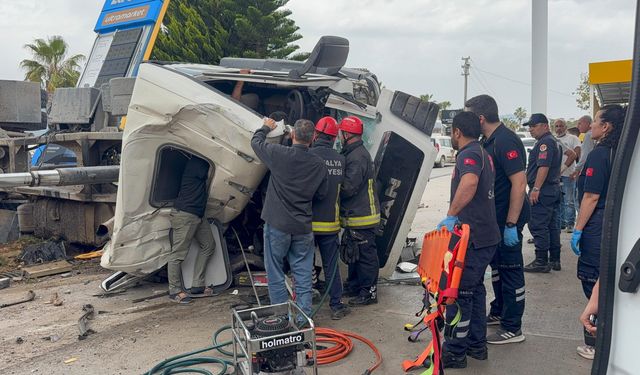 Gazipaşa’da freni boşalan kamyon zincirleme kazaya neden oldu