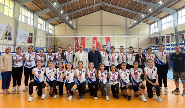 Gençlik haftasında voleybol heyecanı dorukta