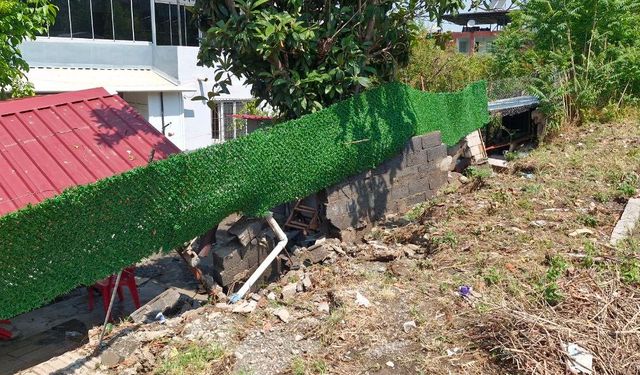 Hatay’da kuvvetli yağış bahçe duvarlarını yıktı
