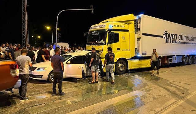 Hatay’da tır otomobile çarptı: 2 yaralı