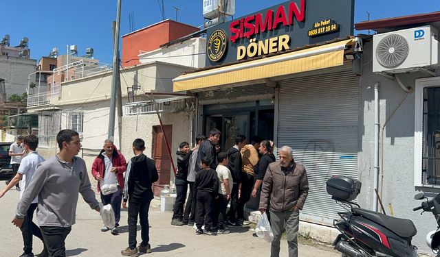 Hayırlı evlat, her yıl babasının sevdiği dönerden dağıtıyor