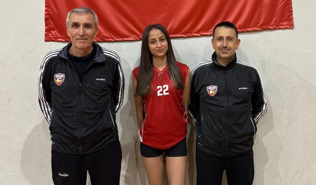İrem Kürklü, U17 Kadın Voleybol Milli Takım Aday Kadrosu’na seçildi