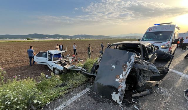 Kahramanmaraş’ta otomobiller kafa kafaya çarpıştı: 2 ölü, 4 yaralı