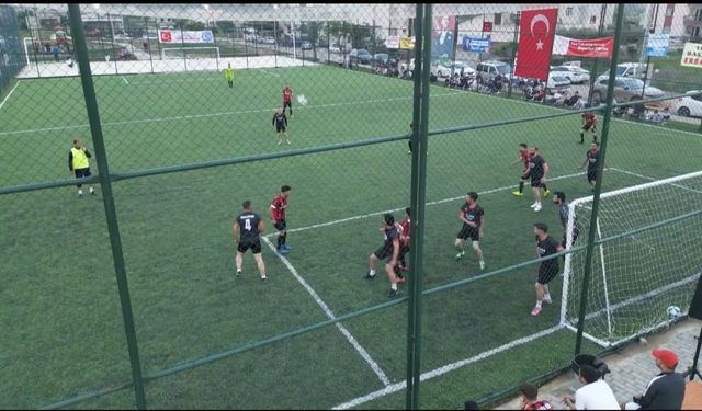 Kozan'da ger mahalle takımını kurdu, futbol heyecanı başladı