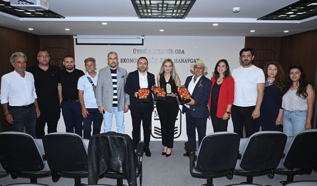 Manavgat'ta topraksız tarımla çilek yetiştiriciliği anlatıldı