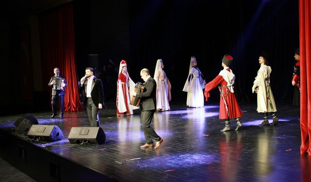 Mersin’de Çerkes müziği ve dansı rüzgarı esti