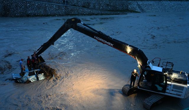 Osmaniye'de sel felaketi: 7 araç sulara kapıldı