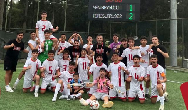 Toroslar 1922 SK, U-17 yaş futbol takımı Türkiye Şampiyonasına gidiyor
