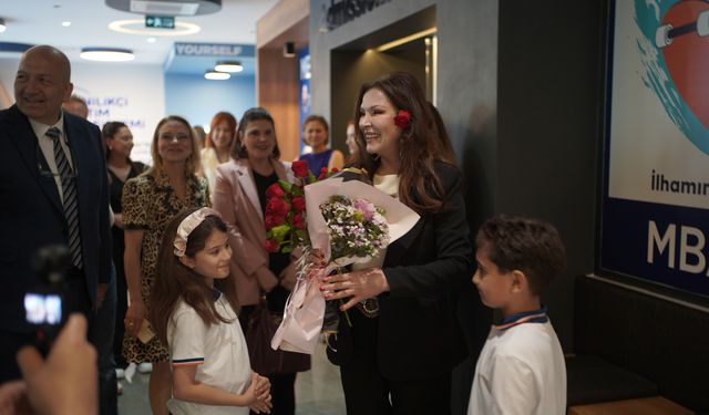 Ünlü Oyuncu Aydan Şener, MBA Okulları Adana Kampüsü Anneler Günü Etkinliğine Katıldı