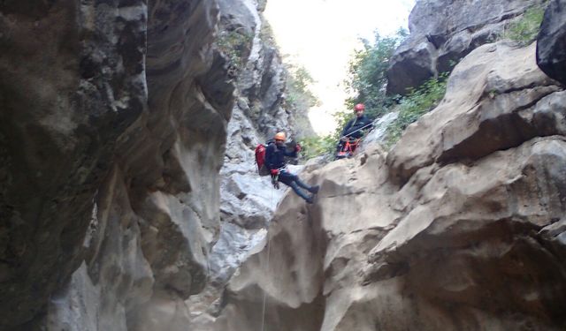 Yazılı Kanyon’da serinlemek isteyen üniversite öğrencisi akıntıya kapıldı