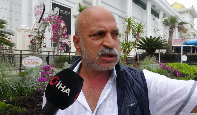 Yolun karşısına geçmek için beklerken 3 kişi tarafından tekme tokat dövüldü