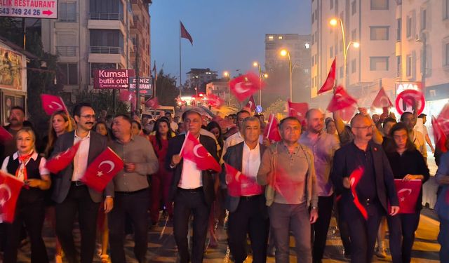 Yumurtalık 19 Mayıs’ta kırmızı-beyaza büründü