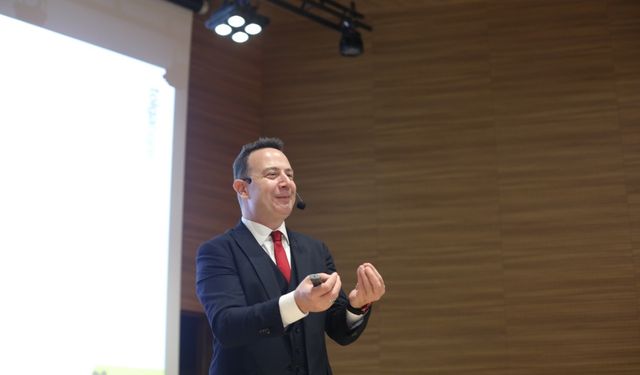 Tolga Bare'den genç iletişimcilere türkçe semineri