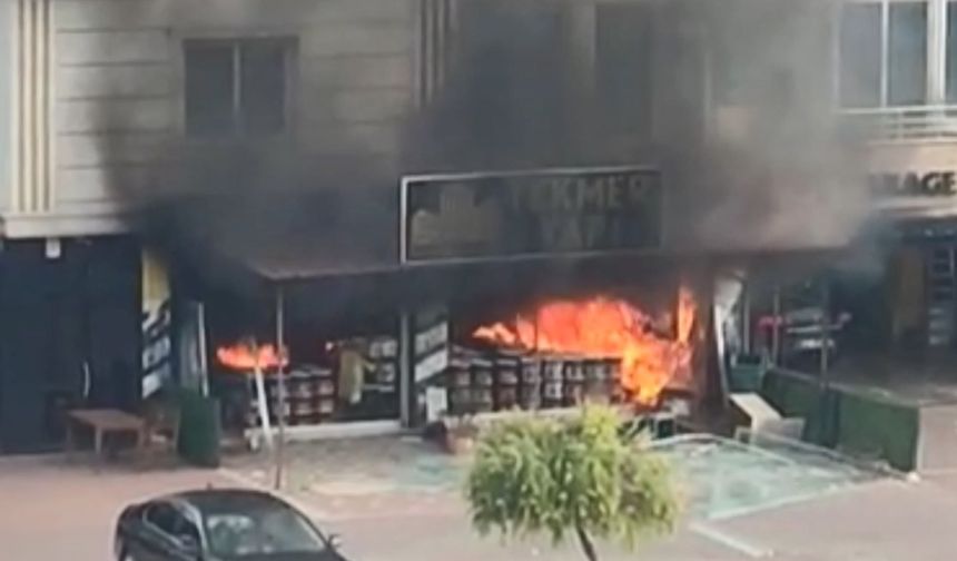 İnşaat malzemeleri satılan iş yerinde çıkan yangın korkuttu